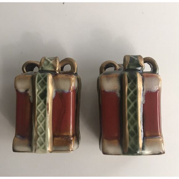 Vintage Christmas Salt Pepper Shakers Gift Packages Drip Glaze Ceramic Presents - Picture 4 of 7
